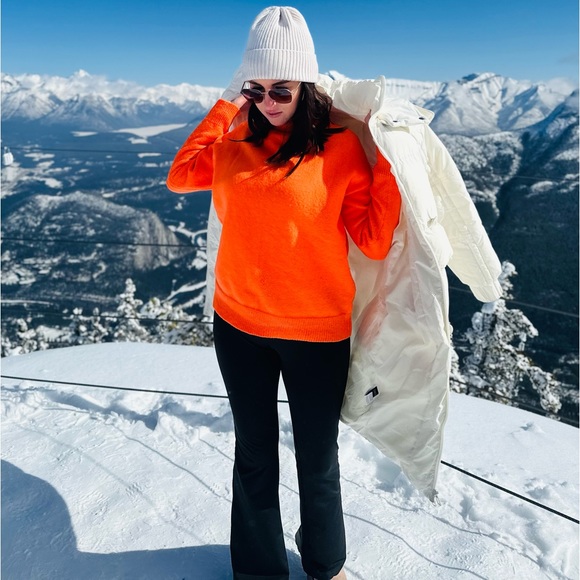 Bright, beautiful sweater - Picture 1 of 6